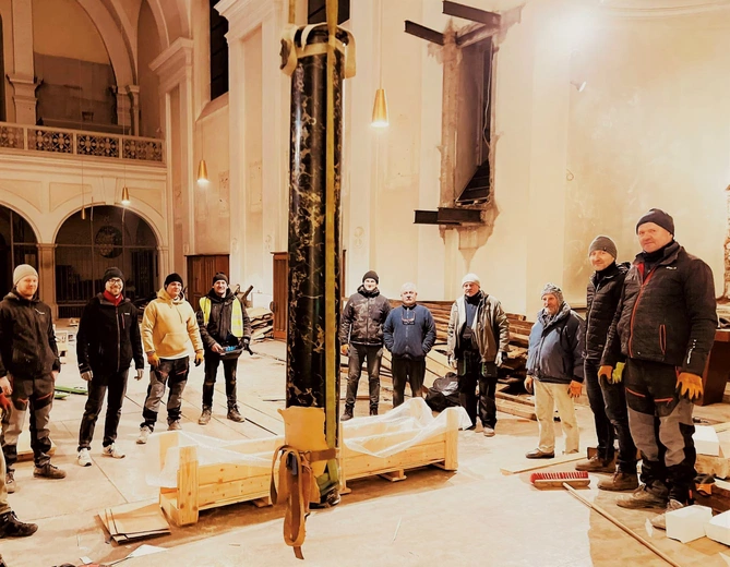 Zabytkowy ołtarz z Ratyzbony stanie u ojców Bernardynów