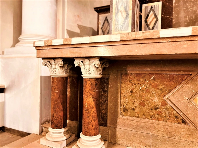 Zabytkowy ołtarz z Ratyzbony stanie u ojców Bernardynów