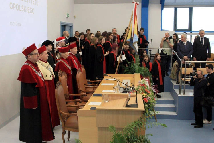 Święto Uniwersytetu Opolskiego. Abp Alfons Nossol uczczony tytułem Honorowego Senatora UO
