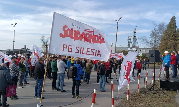 Czechowice-Dziedzice. Protest pod bramą kopalni "Silesia"