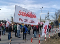 Czechowice-Dziedzice. Protest pod bramą kopalni "Silesia"