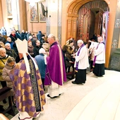 Posypywanie głów popiołem w katedrze św. Mikołaja.