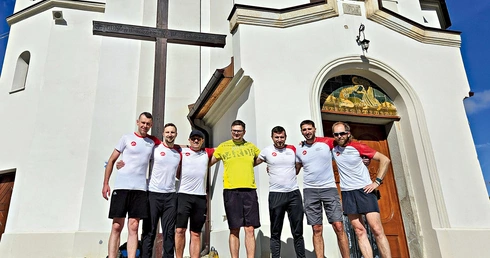 Mateusz przyznaje, że w grupie ma prawdziwych przyjaciół, na których zawsze może liczyć.