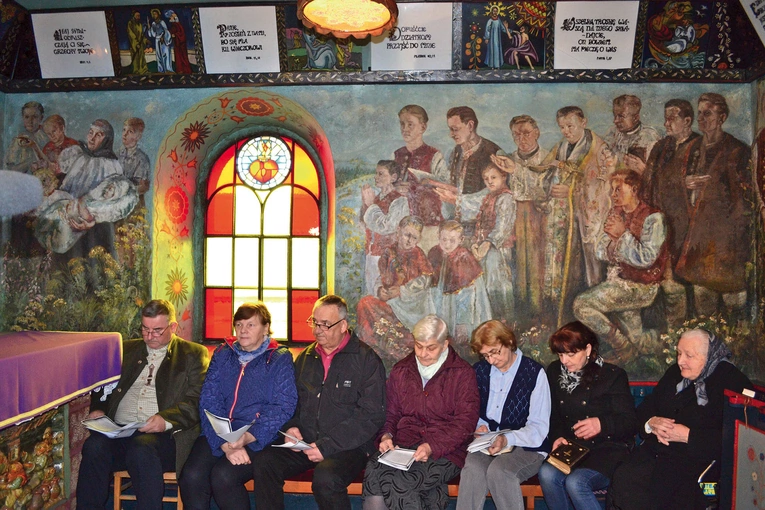 Górale z Istebnej do dziś licznie spotykają się na nabożeństwach wielkopostnych.