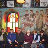 Górale z Istebnej do dziś licznie spotykają się na nabożeństwach wielkopostnych.