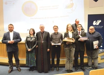 Nagrody zwycięzcom wręczył bp Marek Szkudło.