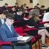 	Uczestnicy mieli 45 minut, by udzielić odpowiedzi na pytania.  