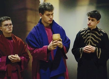 	„Bierzcie i pijcie z niego wszyscy” – mówi Chrystus do swoich apostołów, którzy jeszcze nie rozumieją słów Mistrza.