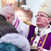 Po homilii odbył się obrzęd posypania głów popiołem.