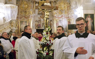 	Krzyż jest pamiątką pierwszych misji świętych w parafii św.  Michała Archanioła w Lublinie.