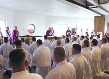 W diecezji płockiej posługuje 237 nadzwyczajnych szafarzy.