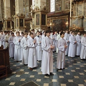 Do posługi przystąpiło 94 ministrantów.