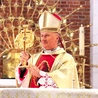 Bp Marek Solarczyk udzielił błogosławieństwa relikwiami świętego.