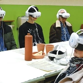 Gogle VR przenoszą w inną rzeczywistość. Pokaz w Opolu- -Grudzicach. 