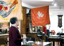 	W muzeum są m.in. sztandary szkół prowadzonych przez zgromadzenie i pamiątki związane z pracą wśród dziewcząt.