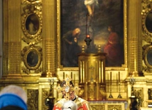 W części końcowej adoracji każdy chętny może otrzymać indywidualne błogosławieństwo relikwiami. 