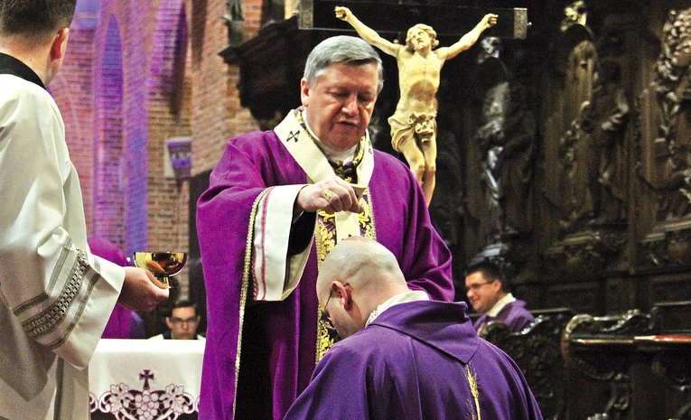 Posypanie głów popiołem jest uznaniem własnej grzeszności.