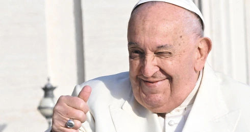 Franciszek jest papieżem wyrazistym i jest człowiekiem modlitwy. Zapisze się w historii jako papież wybitny