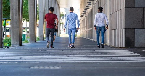 Odwaga wejścia w kryzys, czyli o towarzyszeniu młodym, którzy odchodzą z Kościoła