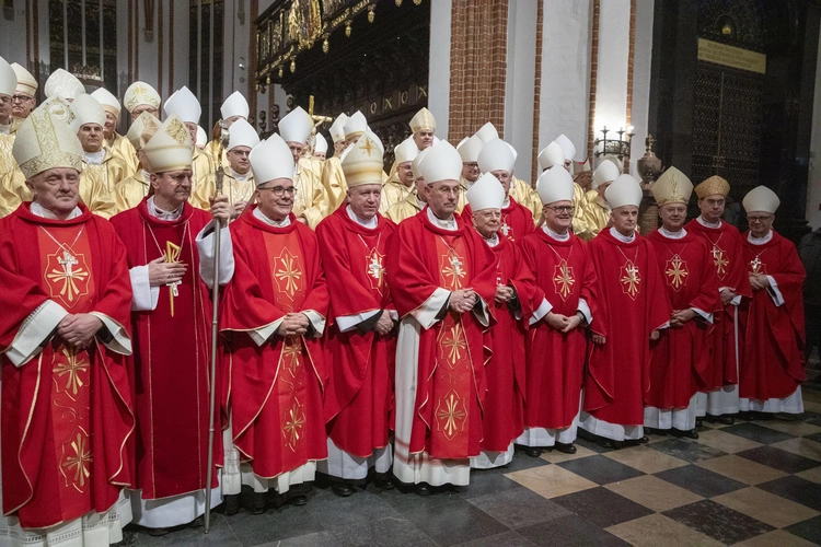 Episkopat Polski w archikatedrze warszawskiej