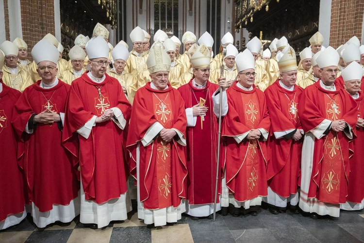 Episkopat Polski w archikatedrze warszawskiej