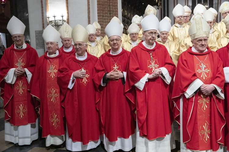 Episkopat Polski w archikatedrze warszawskiej