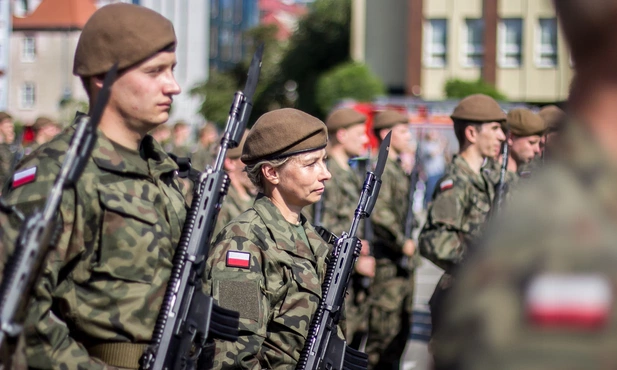 Sondaż: większość Polaków chce zostać w kraju w razie wybuchu wojny