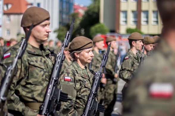 Sondaż: większość Polaków chce zostać w kraju w razie wybuchu wojny
