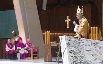 Abp Galbas w święto papieskie: Franciszek uczy nas modlić się