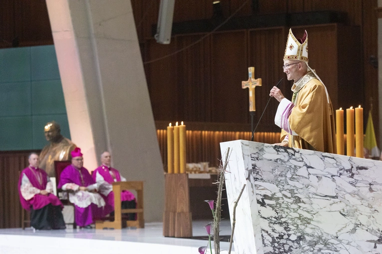 Abp Galbas w święto papieskie: Franciszek uczy nas modlić się
