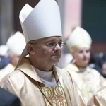 Biskupi podczas modlitwy za papieża Franciszka