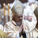 Biskupi podczas modlitwy za papieża Franciszka