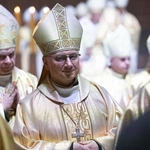 Biskupi podczas modlitwy za papieża Franciszka