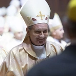 Biskupi podczas modlitwy za papieża Franciszka