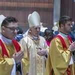Biskupi podczas modlitwy za papieża Franciszka