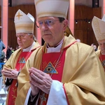 Biskupi podczas modlitwy za papieża Franciszka
