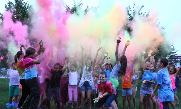 Hindusi na całym świecie świętują Holi