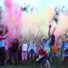 Hindusi na całym świecie świętują Holi