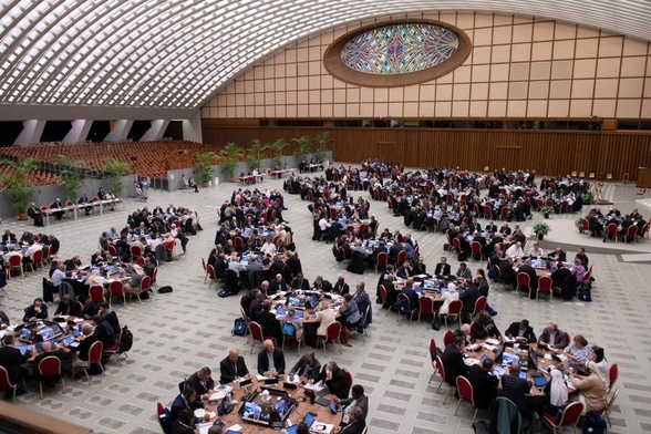 Synod: rozpoczyna się proces towarzyszenia. W 2028 roku Zgromadzenie eklezjalne