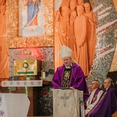 Bp Szlachetka: Kto pomaga ubogiemu, służy samemu Jezusowi