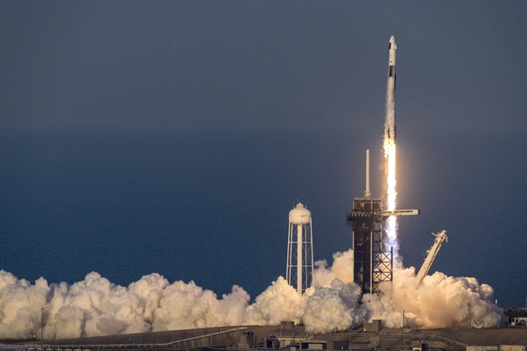Kapsuła Crew Dragon dotarła na ISS, aby zabrać stamtąd astronautów
