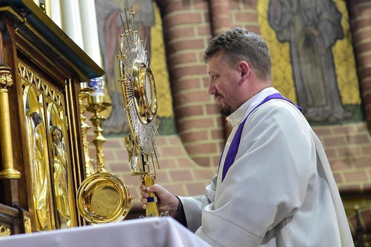 Gietrzwałd. 24 Godziny Męki Pańskiej za Polskę