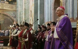 Abp Budzik odznaczony Szablą Kilińskiego