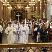 Bp Adrian Put na Jasnej Górze zachęcał maturzystów do spojrzenia w niebo