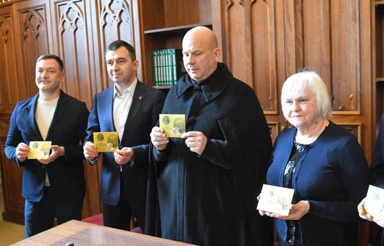 Nowa moneta głogowska zaprezentowana w kolegiacie