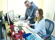 	Codzienna praca sekretariatu to utrzymywanie kontaktu z misjonarzami oraz z osobami, które ich wspierają.