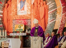	– Błogosławieni jesteście, drodzy wolontariusze, apostołowie miłosierdzia, którzy nosicie w sercach imię Caritas, czyli miłość miłosierną. Przez wasze talenty i posługę dajecie światu świadectwo Bożego miłosierdzia – mówił bp Szlachetka.