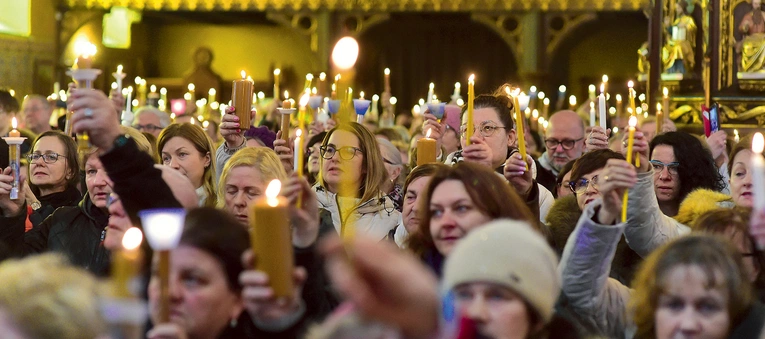 	Po Komunii Świętej obyło się nabożeństwo przekazania Płomienia Miłości Niepokalanego Serca Maryi.