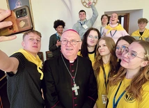 	Selfie z arcybiskupem? Zawsze jest wielu chętnych. 