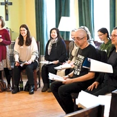 	Wśród wykonanych utworów były też kompozycje prowadzącego.